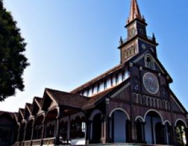 Nhà thờ gỗ Kon Tum