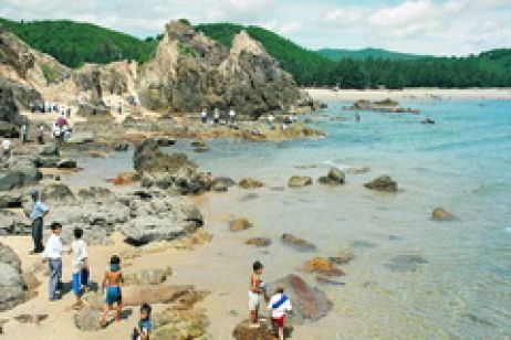 Bãi tắm Đá Nhảy