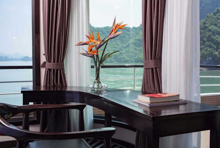 16_onyx_room