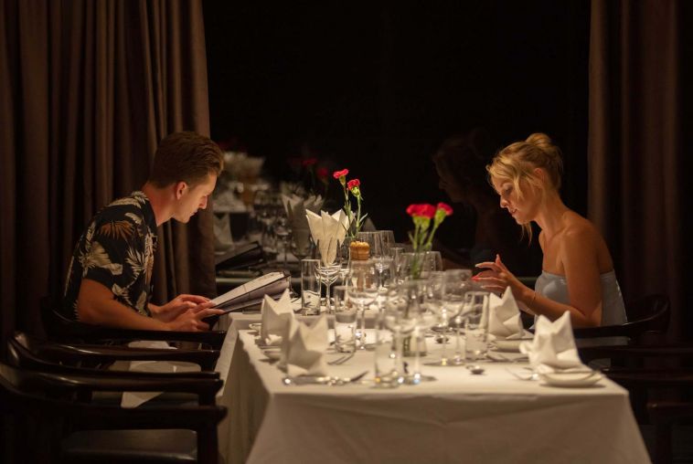 29_Dining_Scarlet_Pearl