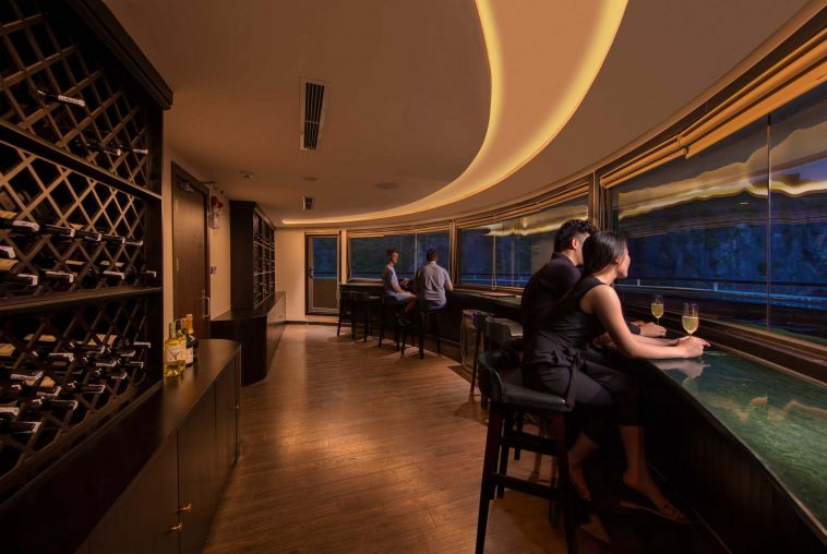 30_Bistro_Scarlet_Pearl