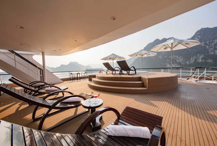 40_Sundeck_Scarlet_Pearl